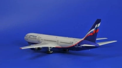 Zvezda 500787005 – 1:144 passenger aircraft Boeing 767-300