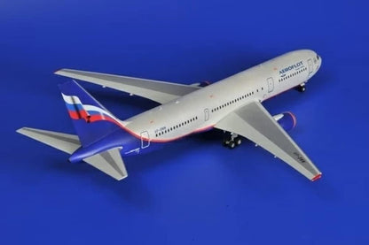 Zvezda 500787005 – 1:144 passenger aircraft Boeing 767-300
