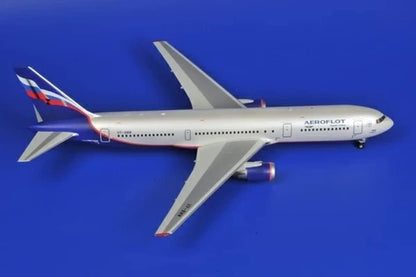 Zvezda 500787005 – 1:144 passenger aircraft Boeing 767-300
