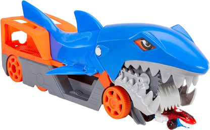 Hot Wheels Shark trailer Playset with 1 car (1:64 scale) for children aged 4 to 8, Shark Bite Transport Truck picks up cars with its jaws and keeps up to 5 in its belly, GVG36
