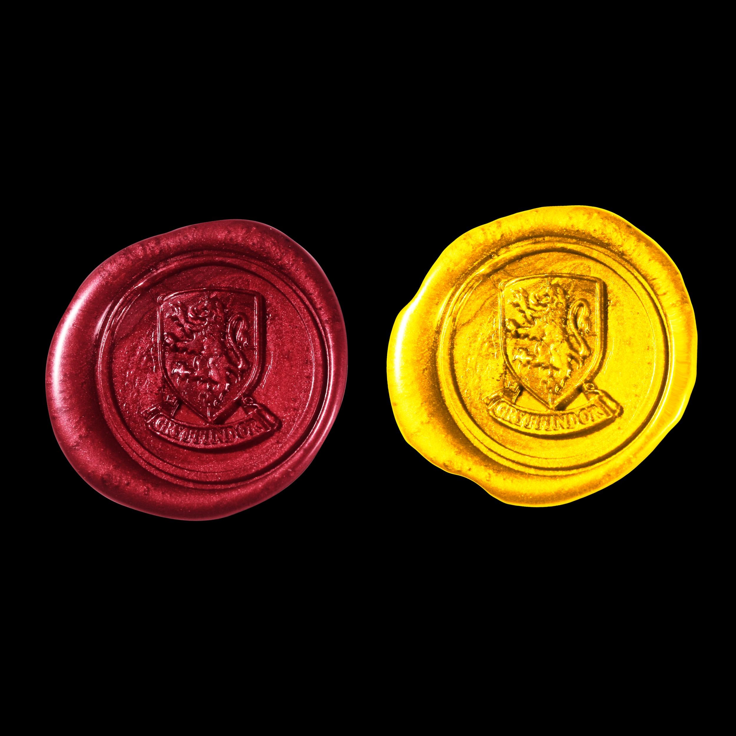 The Noble Collection Harry Potter Gryffindor Wax Seal - 6.5in (16.5cm) Die Cast Metal Stamp and Coloured Red and Gold Wax Set - Officially Licensed Film Set Movie Props Gifts Stationery