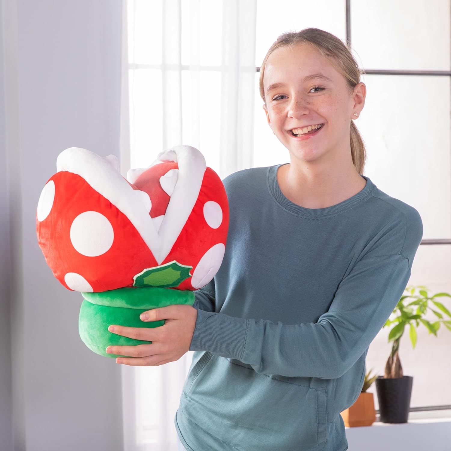 TOMY Club Mocchi Mocchi - Peluche Piranha Méga 40 cm de l'univers Nintendo Super Mario. Super douce et idéale pour les collectionneurs ainsi que les filles et les garçons dès 3 ans. T12414