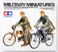 Tamiya 300035240 - 1:35 Diorama-Set Soldaten mit Fahrrad (2