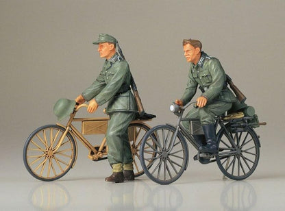 Tamiya 300035240 - 1:35 Diorama-Set Soldaten mit Fahrrad (2