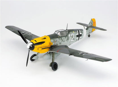 TAMIYA 300061063 – 1: 48 WWII Model Set Messerschmitt BF109E-4/7 Trop