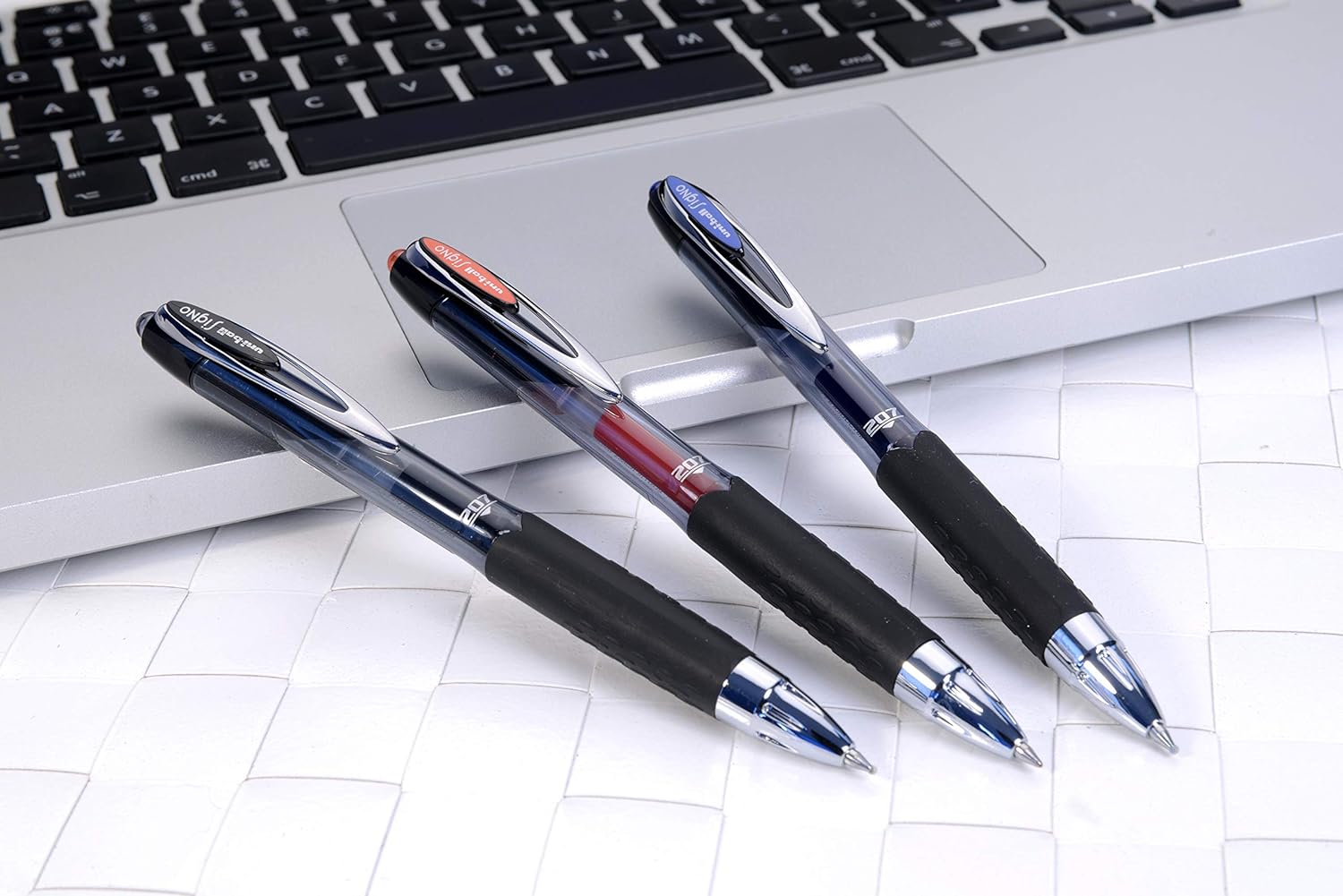 Uni-ball 704527 SigNo 207 Gel Rollerball Pen Retractable Fine 0.7mm Tip 0.5mm Line Red Ref 9004602
