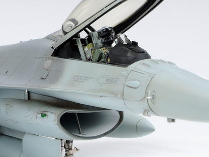 Tamiya- Lockheed F-16C Falcon (-) (-) Kit de Modelo, Color Negro, Small (61101