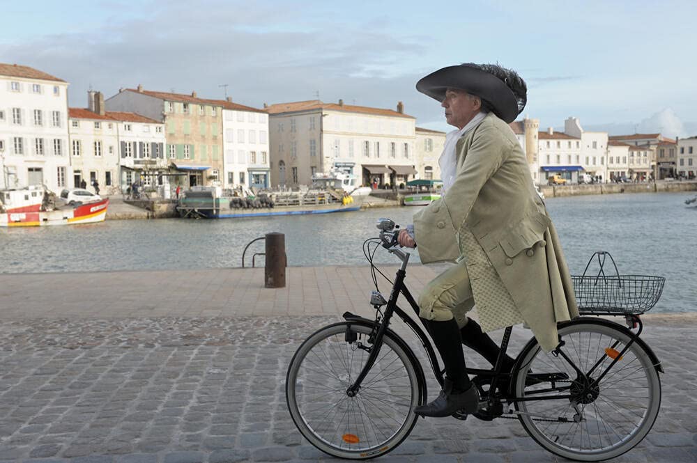 Bicycling with Molière ( Alceste à bicyclette )