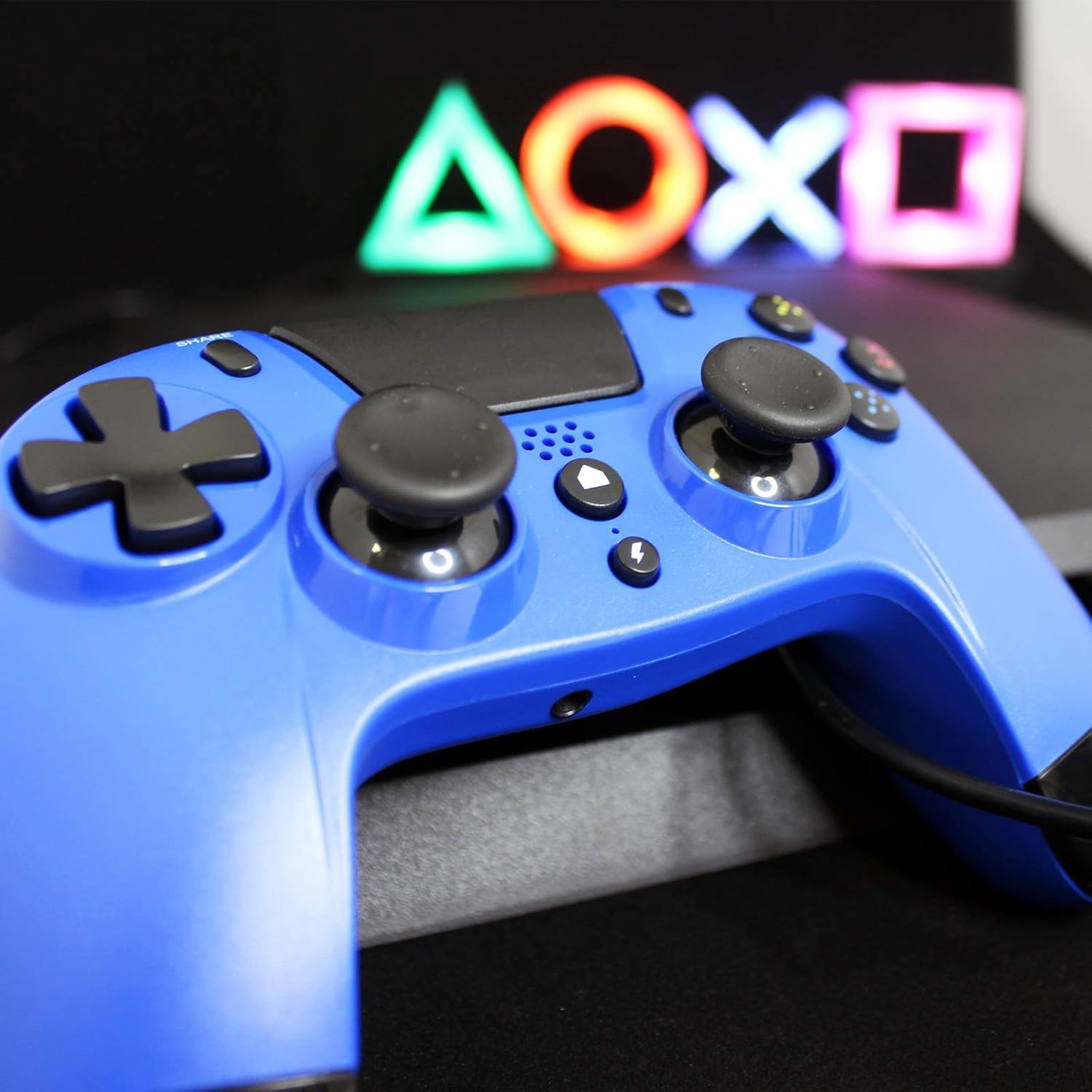 Gioteck - VX4 Blue Wired Controller for PS4 and PC Gamepad, Joystick Ergonomic design, Playstation Layout with Audio Port/Jack 3,5MM
