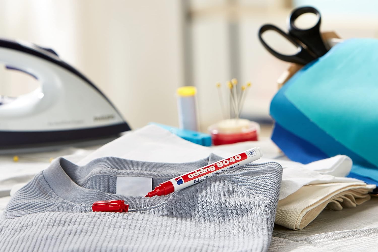 edding 8040 laundry marker - red - 1 pen - round nib 1 mm - textile marker for labelling clothes, wash-resistant at 95°C - laundry pen