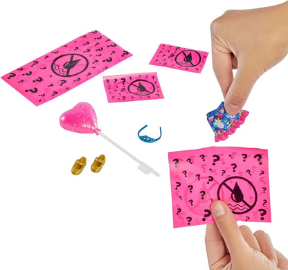 Barbie Chelsea Color Reveal Pop met 6 verrassingen: 4 zakjes met een rokje of broek, schoenen, tiara en ballonaccessoire, voor kinderen van 3 jaar en ouder Multicolor