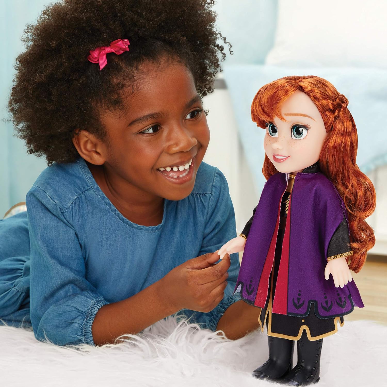 Disney Frozen 2 Anna Travel Doll – 14” / 35cm Tall Articulated Doll Dressed in Iconic Fashion Dress, Violet Cape and Has Long Flowing Hair for Extra Play, For Girls Aged 3+