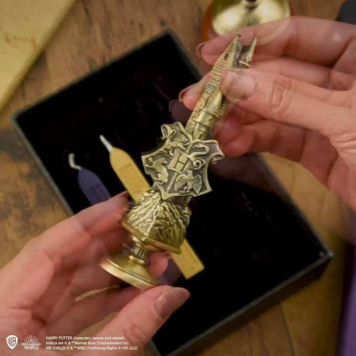 The Noble Collection Harry Potter Hogwarts Wax Seal - 6.5in (16.5cm) Die Cast Metal Stamp and Coloured Purple and Gold Wax Set - Officially Licensed Film Set Movie Props Gifts Stationery