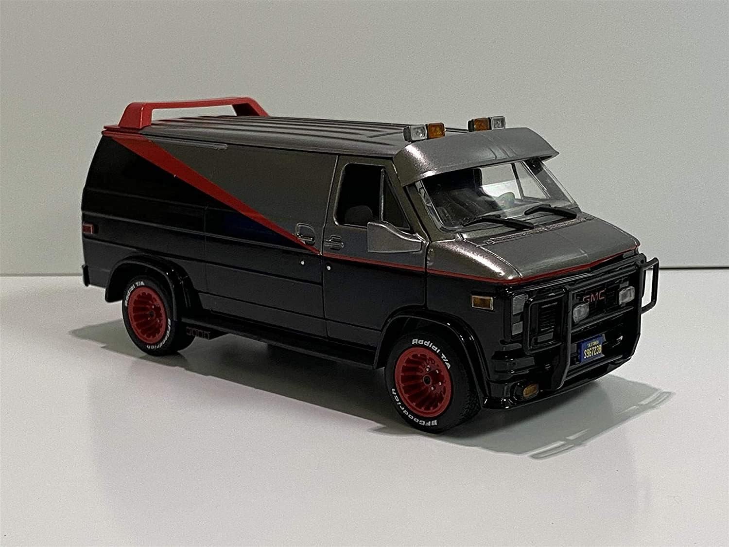 Greenlight Hollywood Series, 84072, Diecast Car, 1983 GMC Vandura A-Team Van, scale 1/24,Black