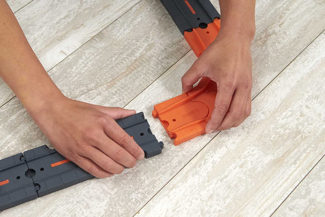 Hot Wheels City Track Pack, 10 Piece Set Includes Track Base & Various Track Pieces to Build a Cityscape, with 1 Hot Wheels Car, Connects to Other Sets, Gift for Kids 4 Years & Up, HDN95