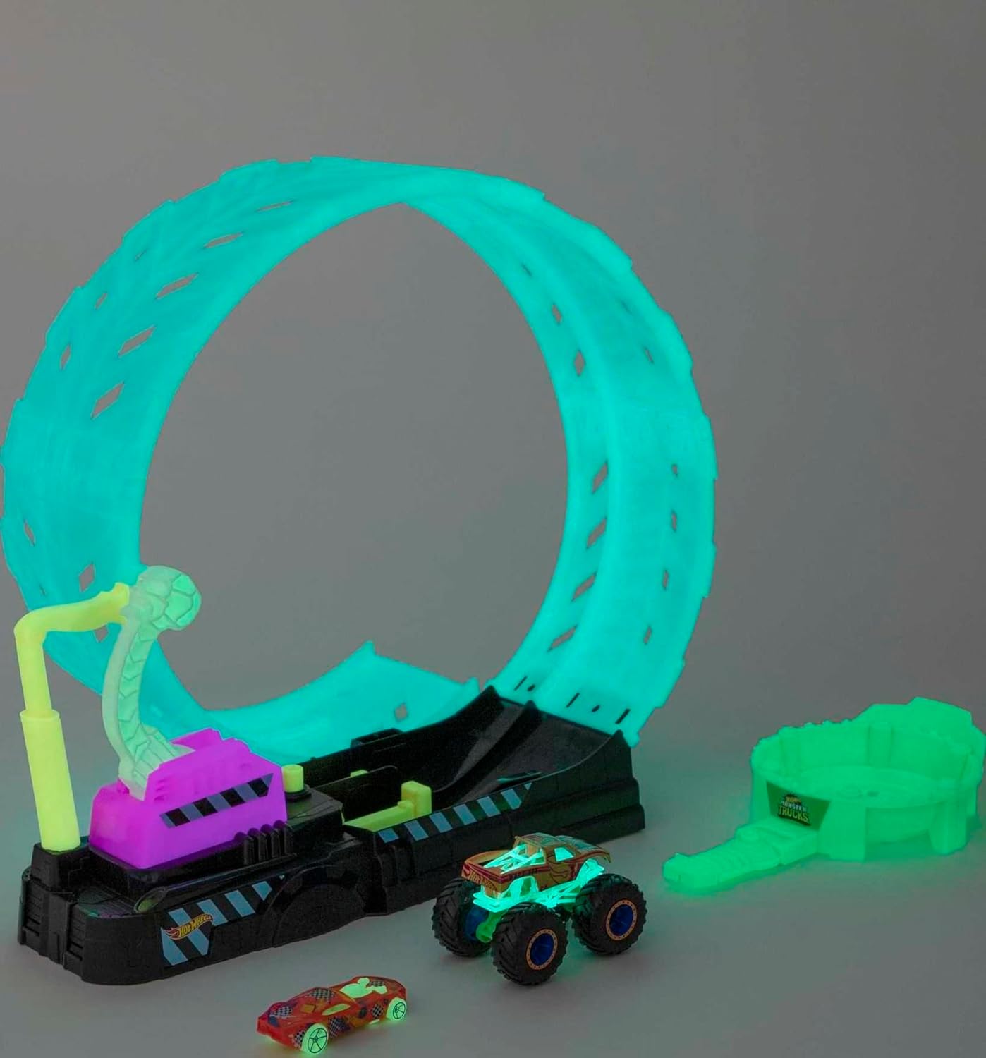 Hot Wheels Monster Trucks Glow in the Dark Epic Loop Challenge Playset with Launcher, Ramp & Giant Loop, Includes 1 1:64 Scale Die-Cast Truck & 1 Car, Toy Gift for Kids 4+, HBN02