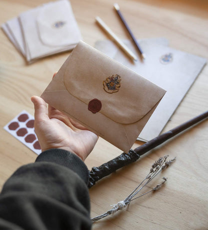 Grupo Erik Briefpapier-Set Harry Potter Briefpapier mit Hogwarts Logo - 20 Blatt A5-Notizpapier, 10 Briefumschläge, Wachssiegel-Aufkleber