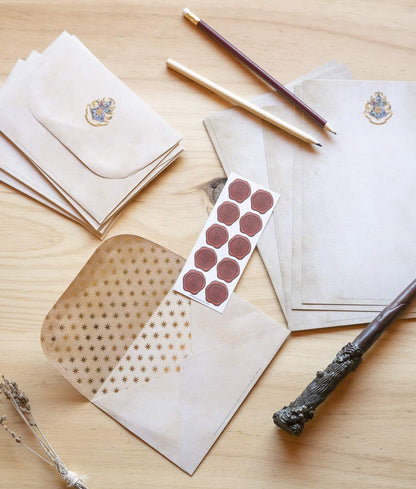 Grupo Erik Briefpapier-Set Harry Potter Briefpapier mit Hogwarts Logo - 20 Blatt A5-Notizpapier, 10 Briefumschläge, Wachssiegel-Aufkleber