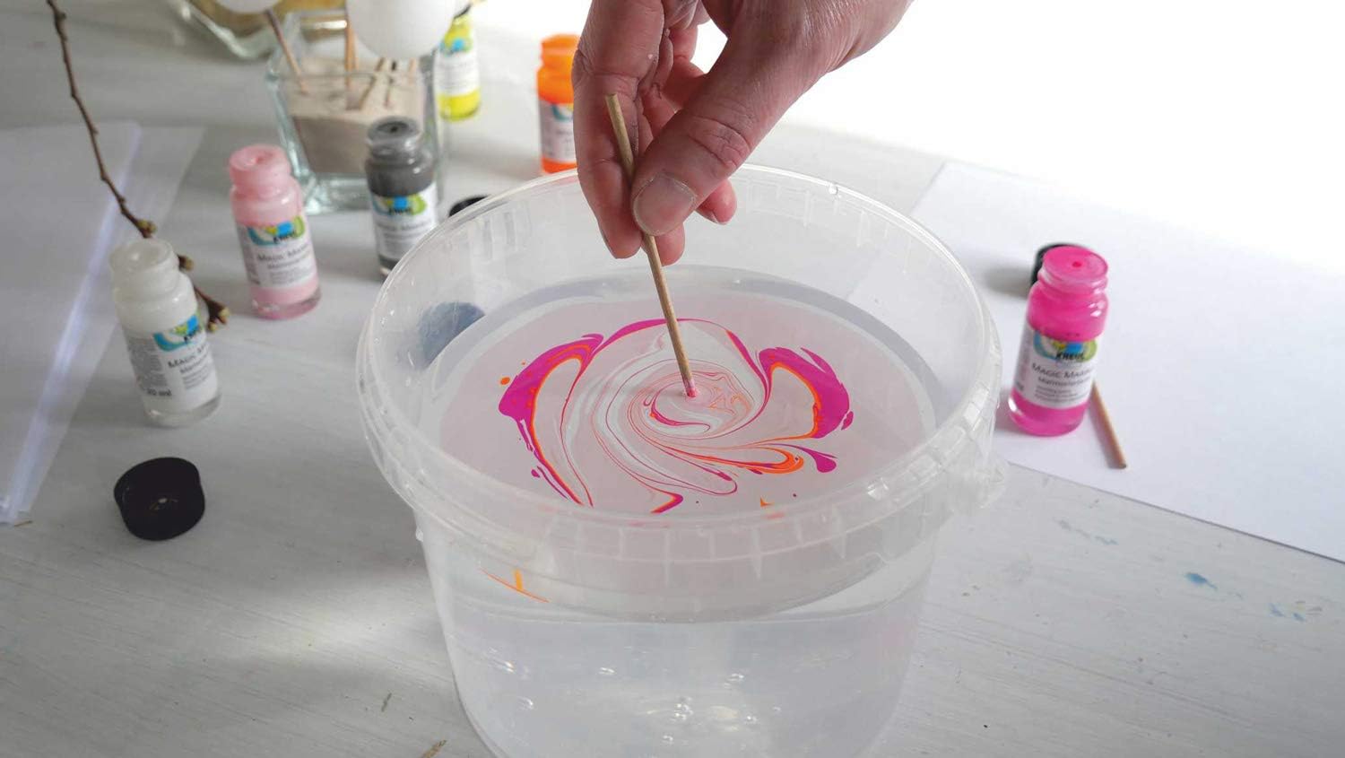Baker Ross Magic Marbling Ink to Create Amazing Patterns -20ml per bottle (Set of 6