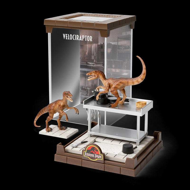 The Noble Collection Velociraptor Diorama