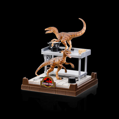 The Noble Collection Velociraptor Diorama