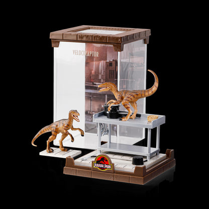 The Noble Collection Velociraptor Diorama