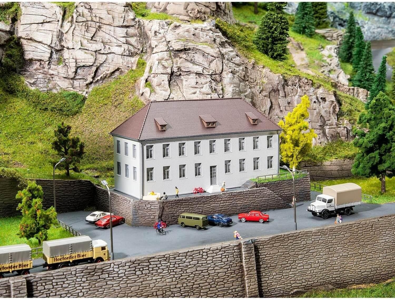 Faller 232181 Military Barracks Kit III