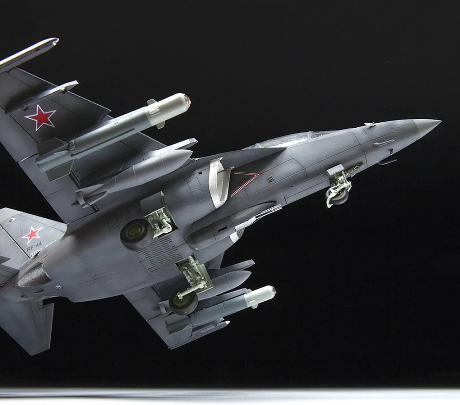 Zvezda Militär 4818 1:48 YAK-130 Mitten Model, Plastic Kit for Assembly, Detailed Replica, Unvarnished