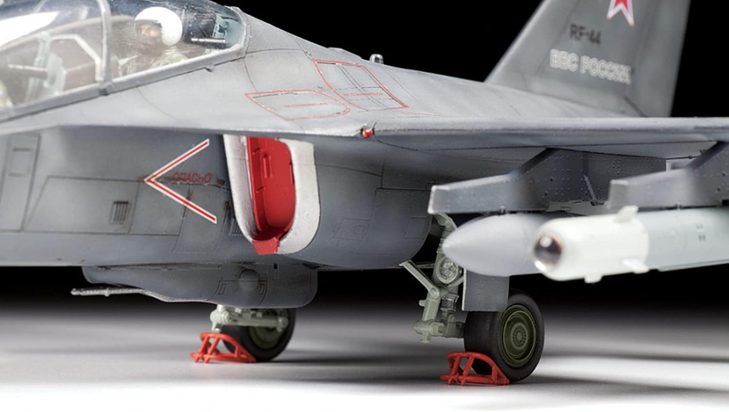 Zvezda Militär 4818 1:48 YAK-130 Mitten Model, Plastic Kit for Assembly, Detailed Replica, Unvarnished