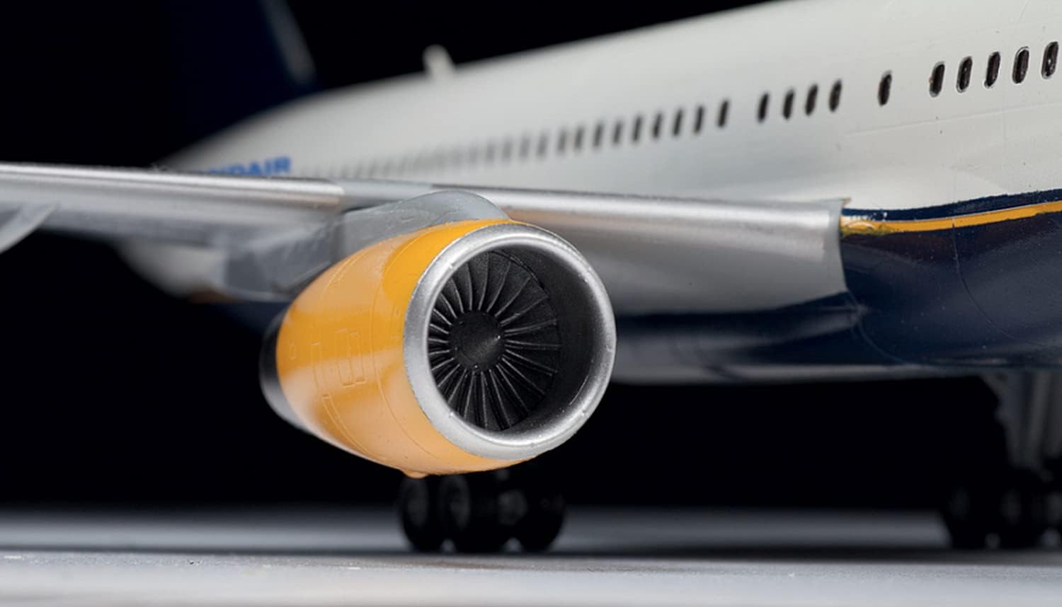 Zvezda 7032 1:144 Boeing 757-200 Model Kit, Plastic Kit, Assembly Kit, Detailed Replica, Unpainted