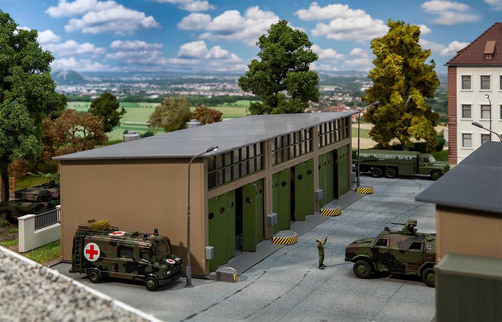 Faller 144106 Military Base Vehicle Repair Shop Kit V