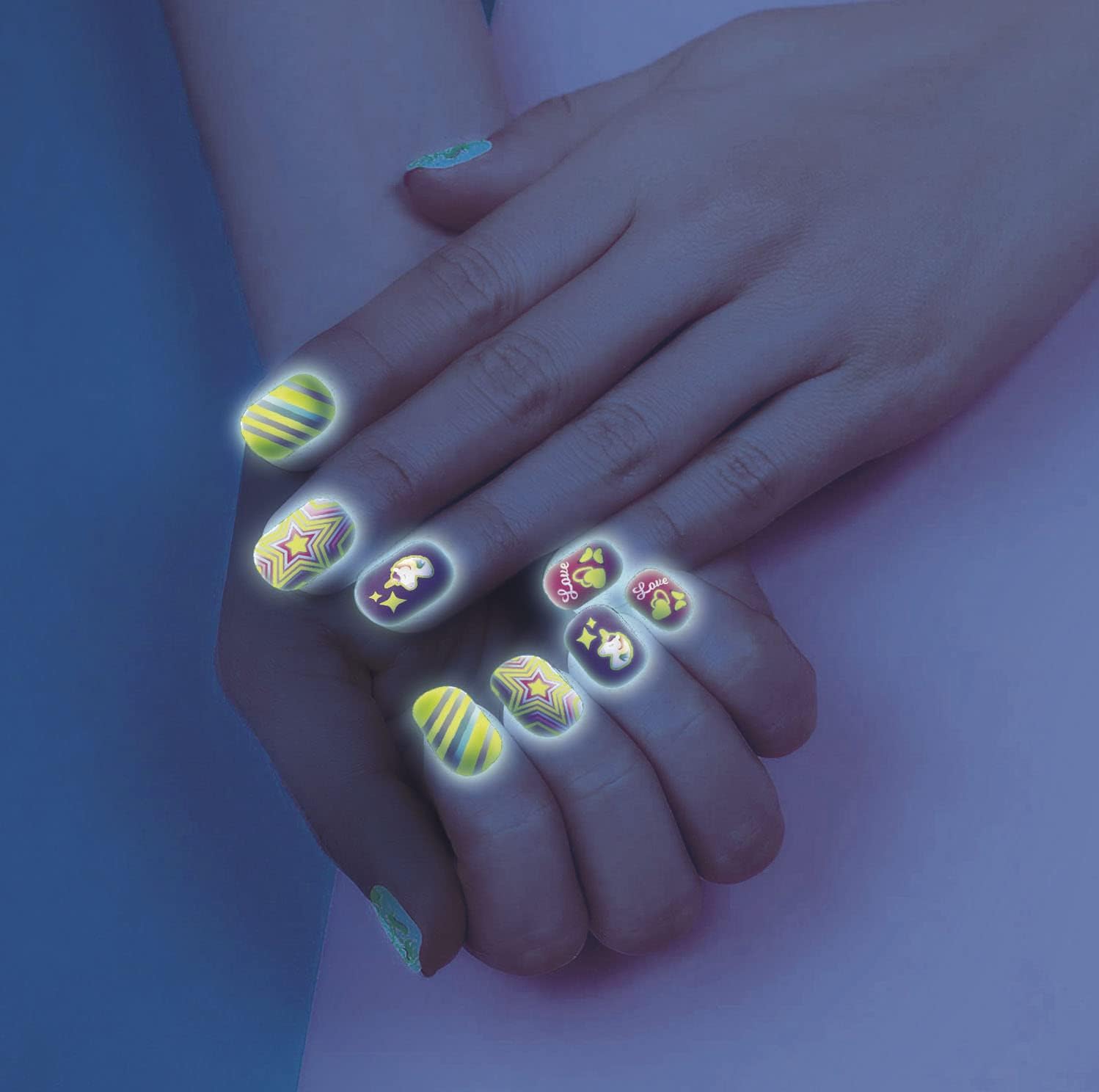 Clementoni Brillantes en la Oscuridad Set manicura Infantil, uñas Fluorescentes a Partir de 6 años (18689), Multicolor