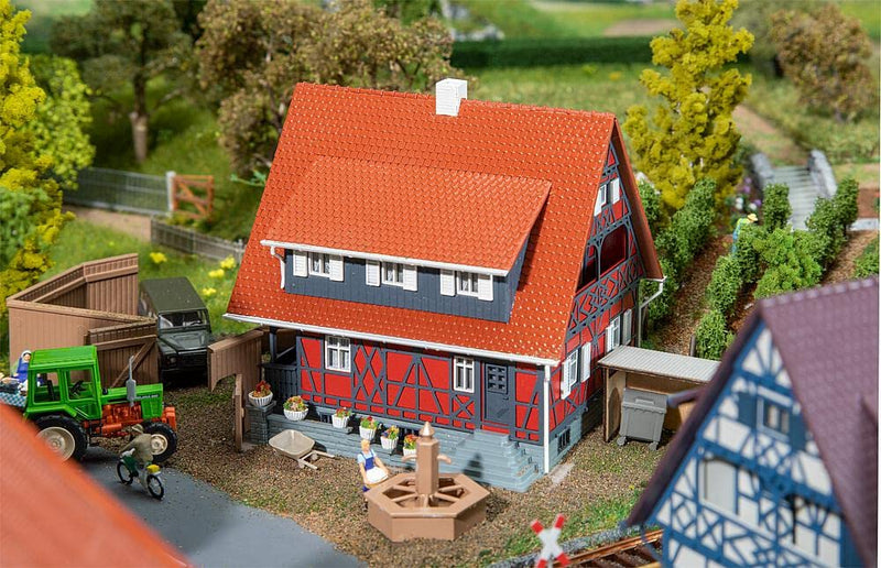Faller 130587 Half-timbered House with Fountain