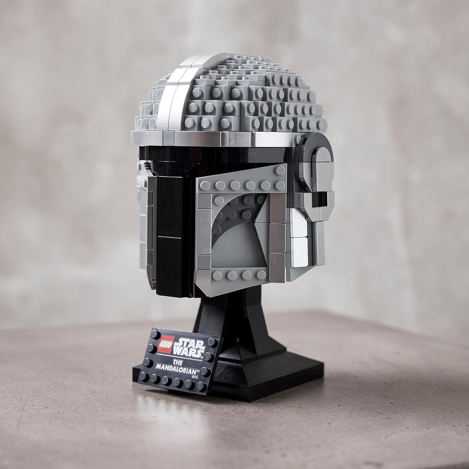 LEGO 75328 Star Wars The Mandalorian Helmet Buildable Model Kit, Display Collectible Decoration Set