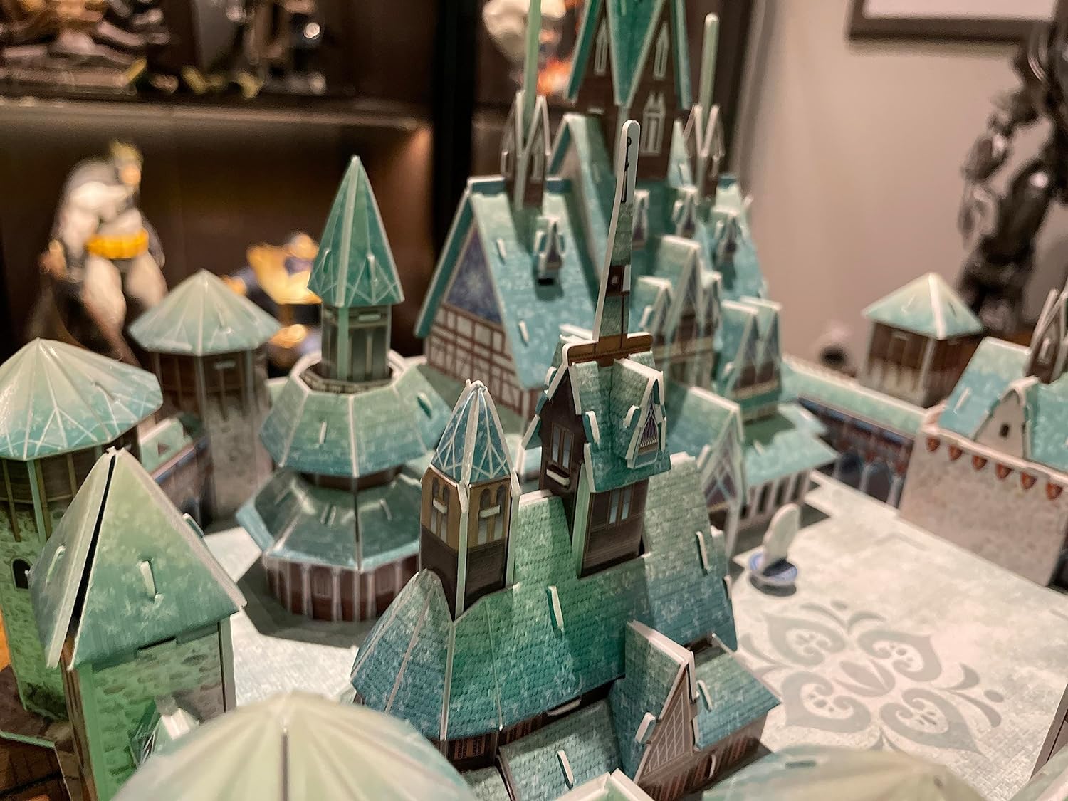 University Games U08549 Disney Frozen Arendelle Castle 3D Puzzle