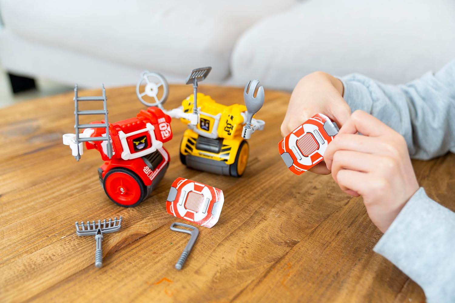 YCOO Pack 2 Robots Street Kombat Télécommandé à Contrôle Gestuel 14cm - Il Avance et Frappe Son Adversaire - Capteurs de Mouvements - Dès 5 ANS