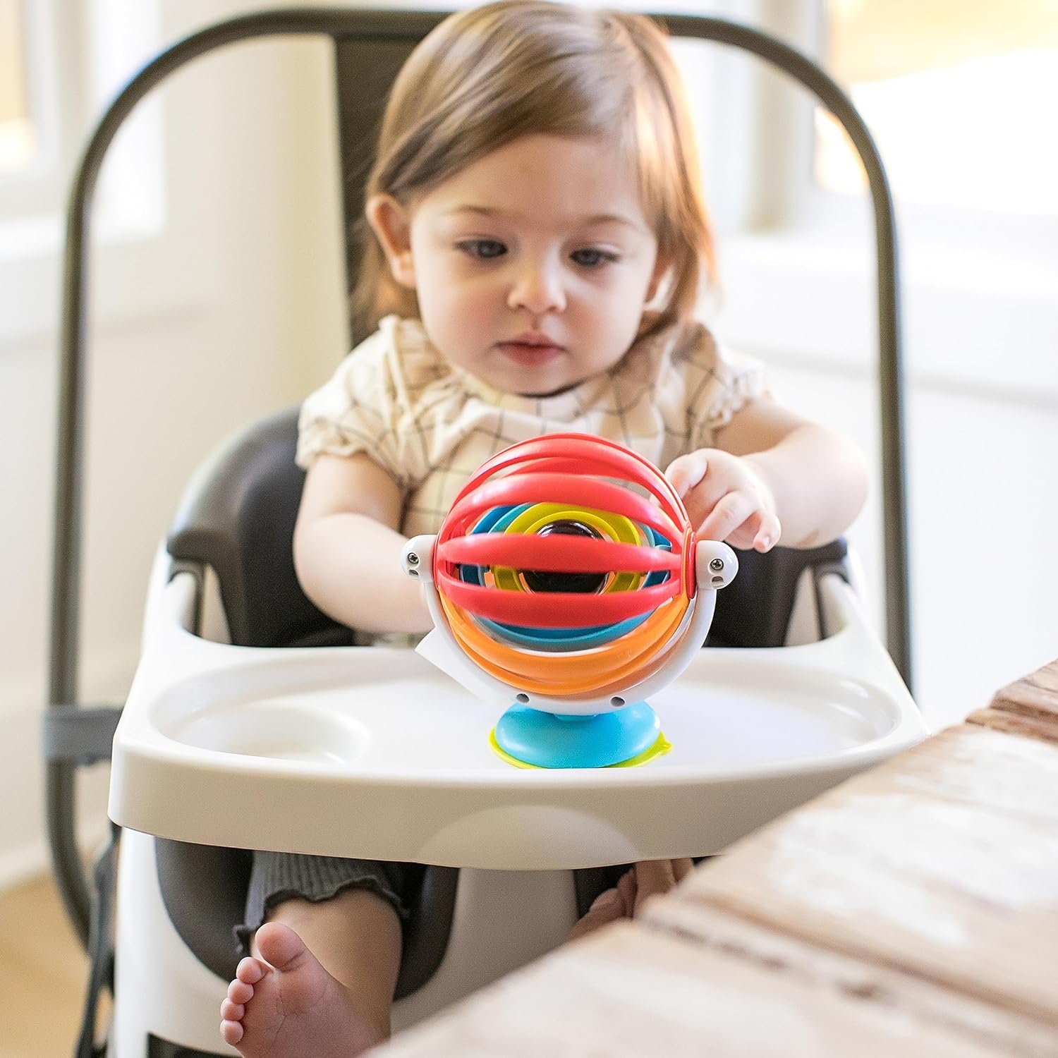 Baby Einstein, Sticky Spinner Spielzeug, perfekt auf Reisen oder für unterwegs, saugfähiger Boden zum Anbringen auf glatten Oberflächen