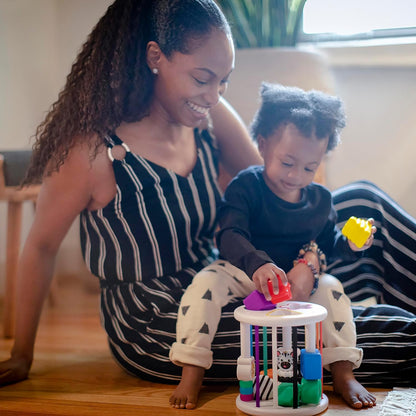 Baby Einstein 12493, Zen & Cal's Playground, cubo di attività multisensoriali per la scoperta di forme e colori, per neonati e bambini, senza BPA, per età dai 6 mesi in su, Multicolore