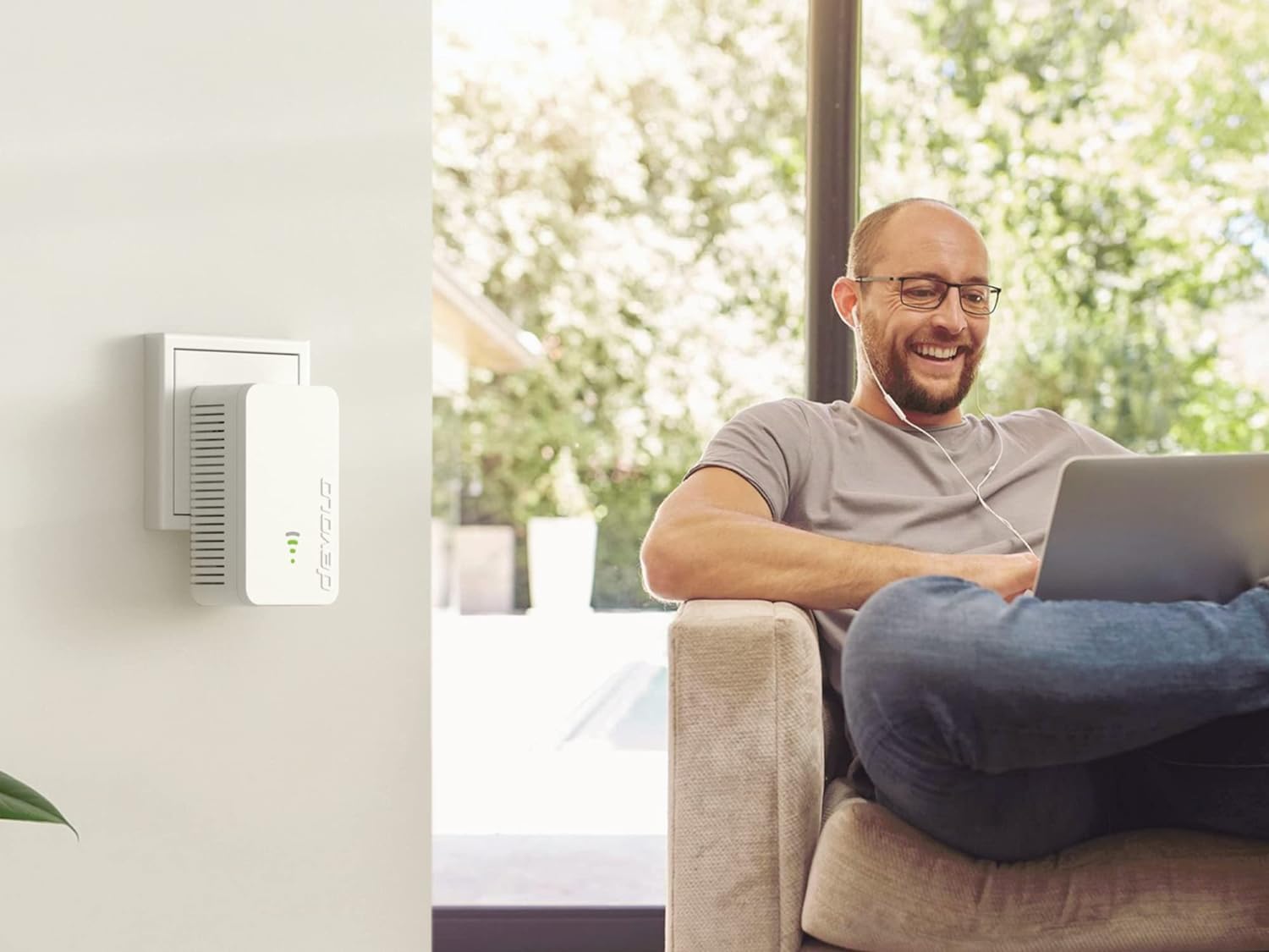 Devolo 8868 WiFi 5 Repeater 1200 up to 1,200 Mbit/s; Mesh WiFi Amplifier, Access Point, WiFi Socket, WiFi Repeater 1x LAN Connection, White