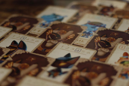 Iello Loki | Hâpy Families | Family Card Game | Ages 5+ | 2-4 Players | 10 Minutes Playing Time