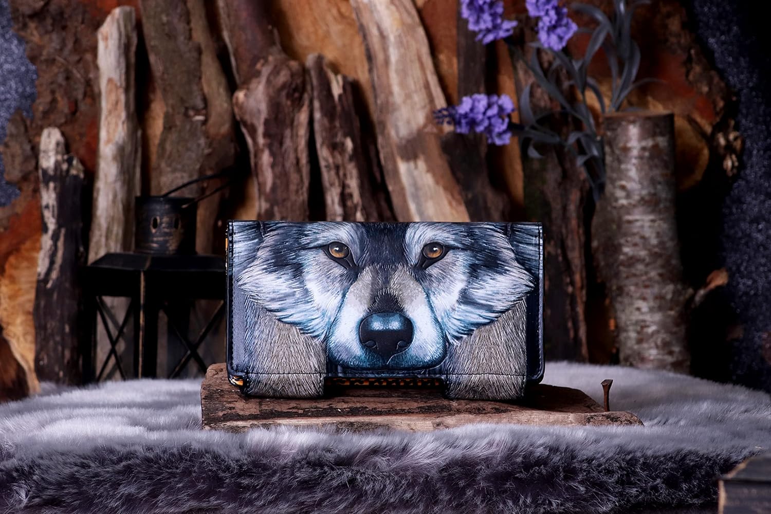 Nemesis Now Lisa Parker Guardian Wolf Embossed Purse 18.5cm, PU Leather, Lisa Parker Giftware, 3D Effect Clasp, Multiple Slots for Cards and Coins, Spacious and Stylish