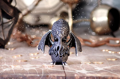 Nemesis Now Cult Cuties Culthulhu - Figura de 10,3 cm, Resina, Negra, Adorable Figura de Gato Alado, Detalles Plateados, fundida en la Mejor Resina, Pintada a Mano con Amor