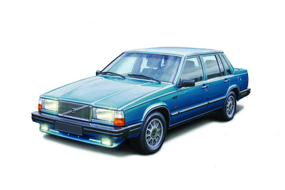 Italeri 1/24 VOLVO 760 GLE (4/21) *