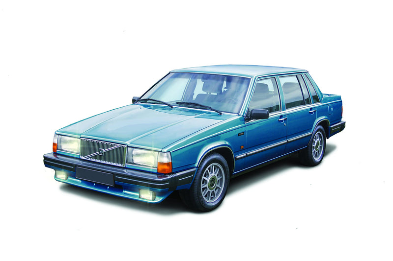 Italeri 1/24 VOLVO 760 GLE (4/21) *