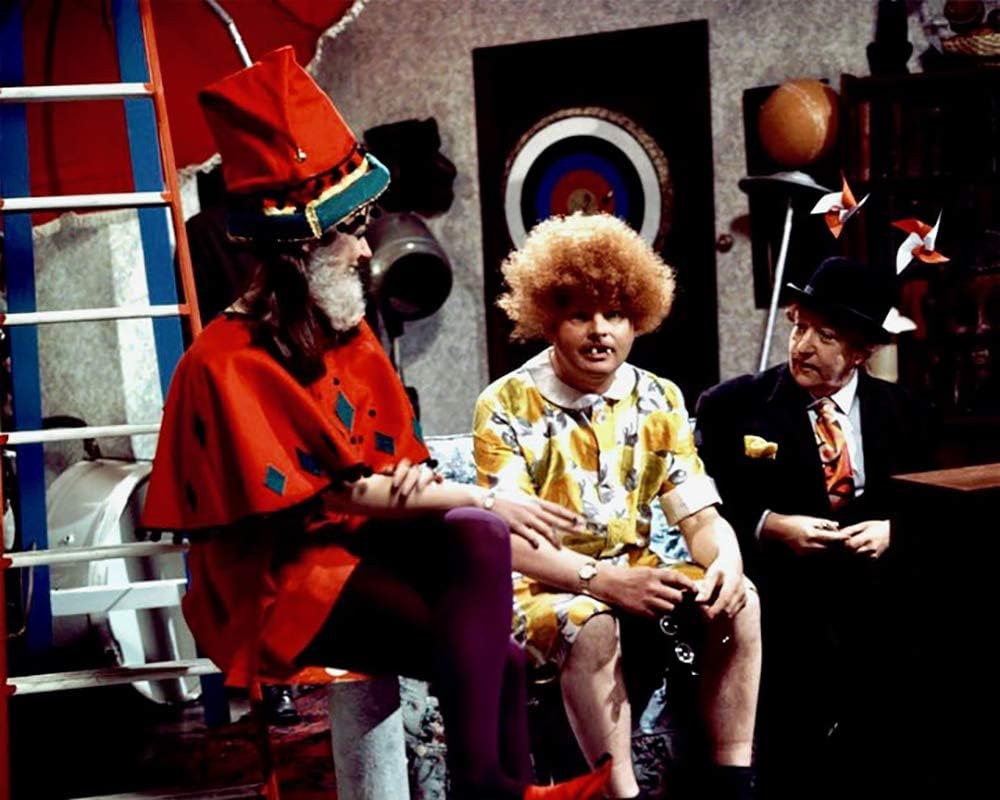 Die Benny Hill Show / Alle 38 deutsch synchronisierten Folgen der kultigen Sketchserie + Bonusfolge (Pidax Serien-Klassiker)