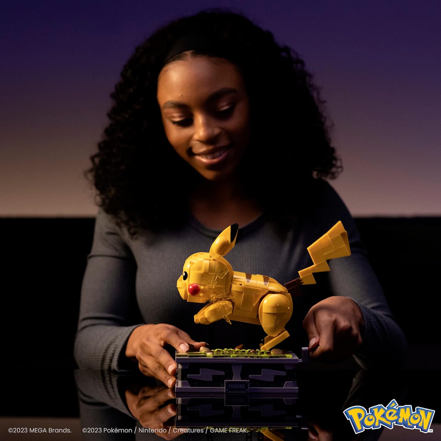 Mega Pokémon Pikachu en Movimiento, Figura de 1095 Bloques de construcción Edad Recomendada + 12 años. para Fans y Adultos. (Mattel HGC23