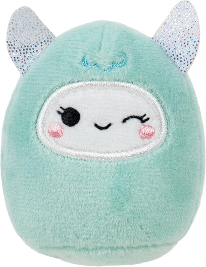 Squishville SQM0317 Juego de Accesorios para día de Nieve, Botas de 2 Pulgadas y Juguetes de Peluche de Cacao para niños, Multicolor