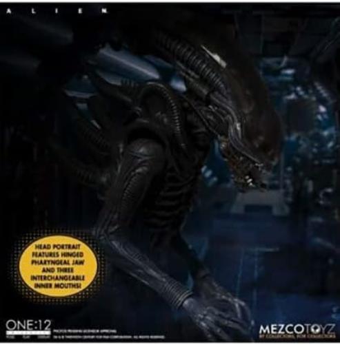 Mezco Alien One:12 Collective Deluxe Action Figure Alien Multicoloured 100% Plastic