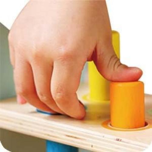 Dorjee- D1.100-2 - Hamerbankje met houten staafjes - coördinatiespeelgoed van hout voor kinderen vanaf 12 maanden.