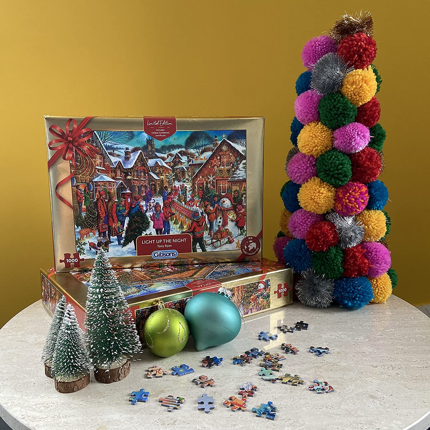 Light Up The Night 1000 Piece Jigsaw Puzzle | Christmas Jigsaw Puzzle | Sustainable Puzzle for Adults | Great Gift for Adults | Gibsons Games